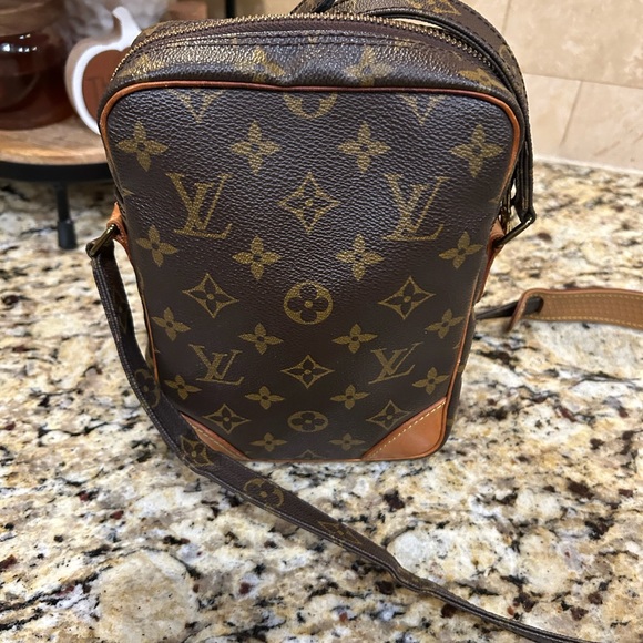 LOUIS VUITTON Amazon Crossbody Shoulder Bag Monogram Leather - Picture 15 of 16
